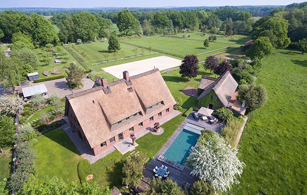 Luxurious-Equestrian-Hideaway-Available-at-a-guide-price-of-5200000-EUR-through-Hamburg-Sotheby%E2%80%99s-International-Realty-3.jpg
