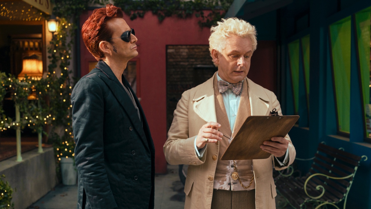 David Tennant y Michael Sheen como Crowley y Aziraphale en la segunda temporada de Buenos presagios