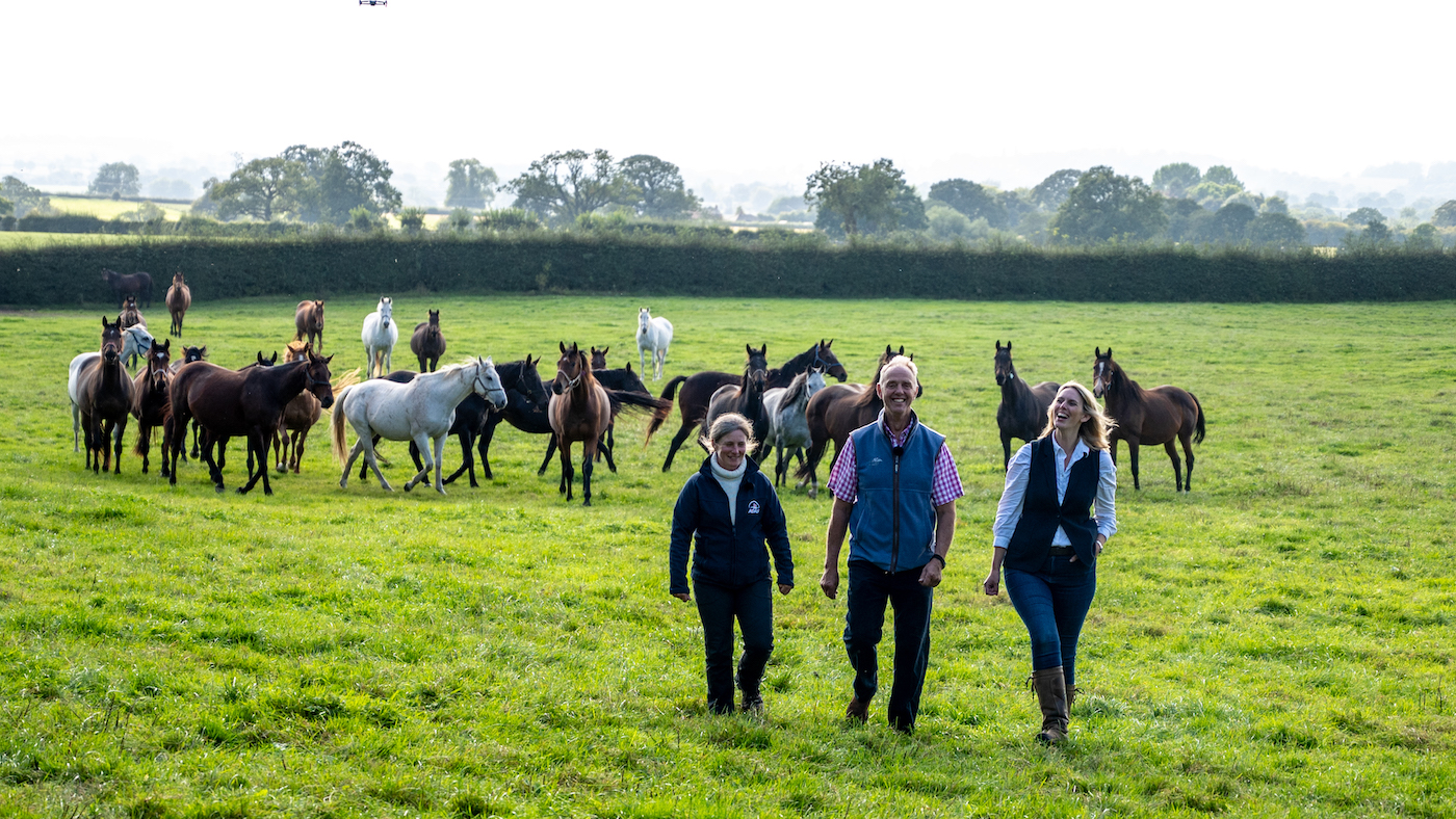 Sarah Wynn, of ADAS, Peter Hockenhull, and White Griffin&rsquo;s Ruth Dancer, pictured at Shade Oak Stud.
