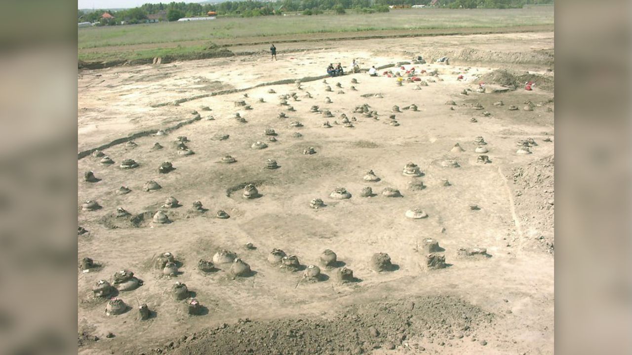 The cemetery, which is essentially an "urnfield" because the deceased were interred in urns, at Szigetszentmikl&oacute;s-&Uuml;rgehegy in Hungary, where archaeologists found the elite woman's burial.