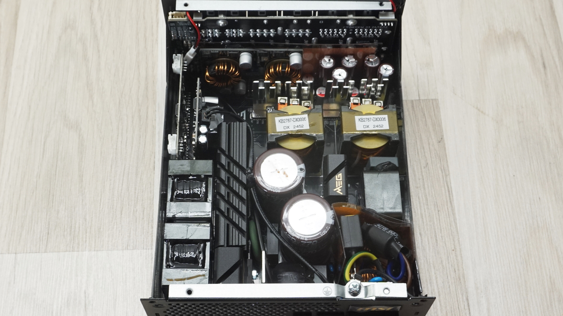 MSI MEG AI1600T PCIE5 Titanium PSU