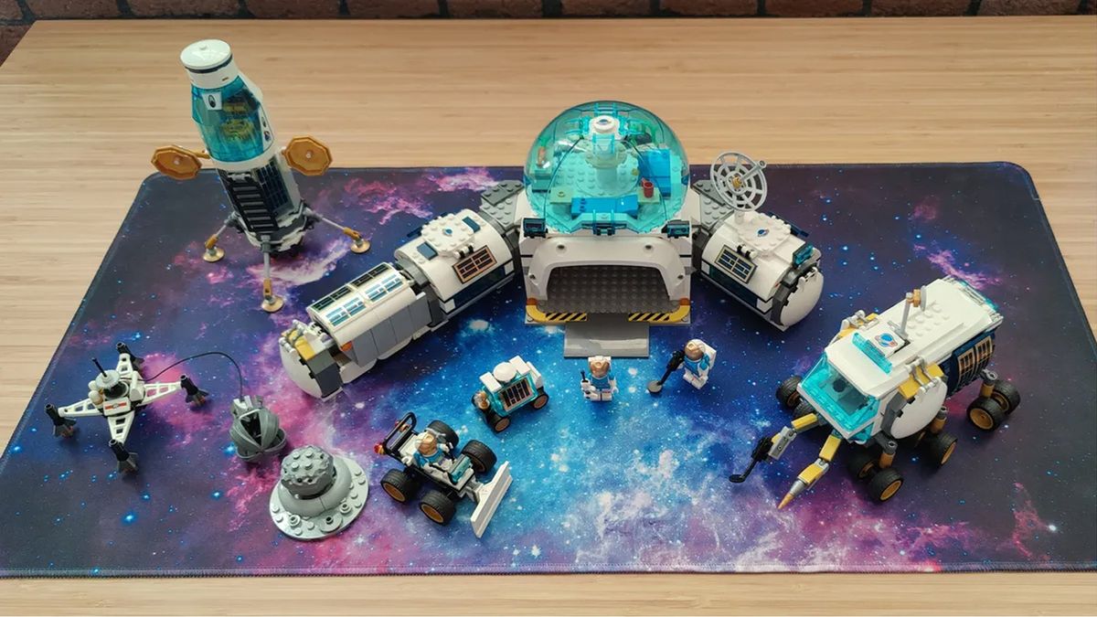 Lego Lunar Research Base review