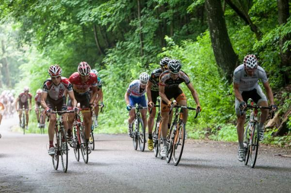 The men's break hits the first KOM.