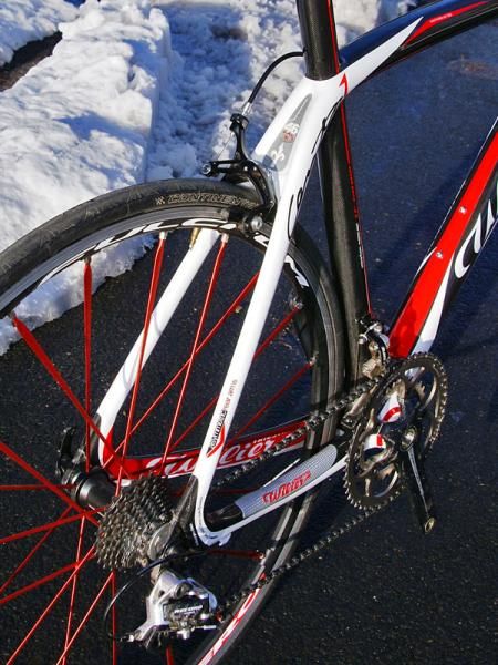 The Cento Uno uses stout wishbone-style seatstays