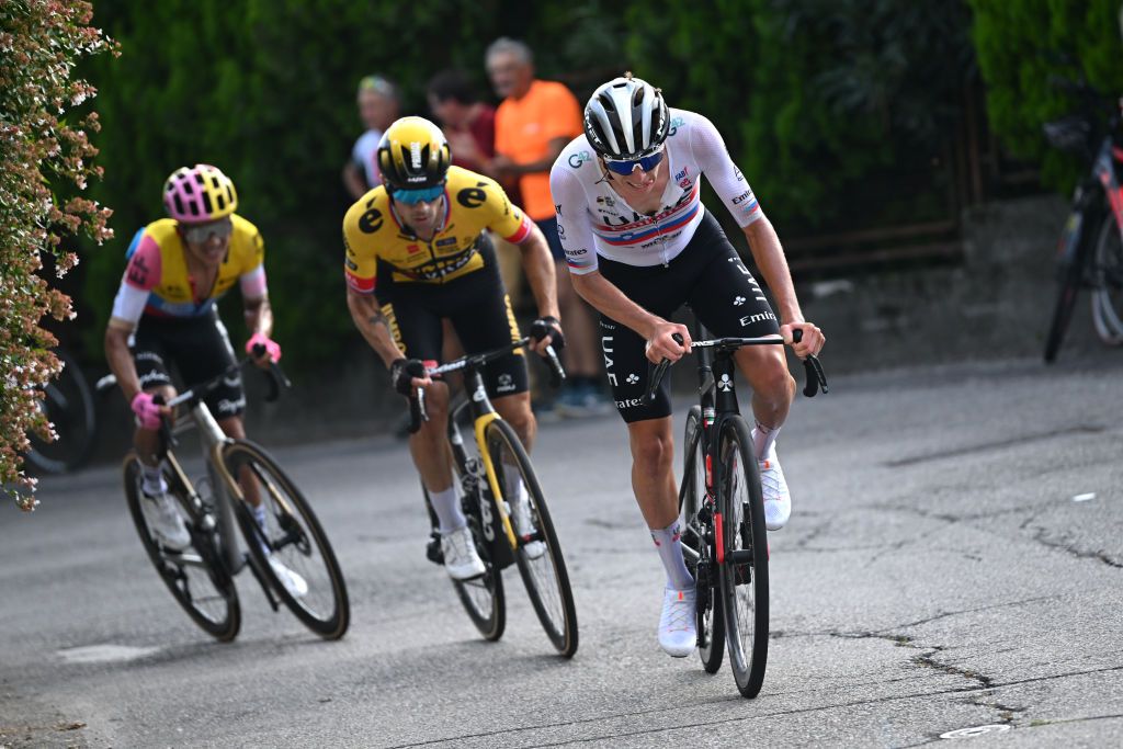 VARESE ITALY OCTOBER 03 LR Richard Carapaz of Ecuador and EF EducationEasyPost Primoz Roglic of Slovenia and Team JumboVisma and Tadej Pogacar of Slovenia and UAE Team Emirates attack in the chase group during the 102nd Tre Valli Varesine 2023 a 19654km one day race from Busto Arsizio to Varese on October 03 2023 in Varese Italy Photo by Dario BelingheriGetty Images