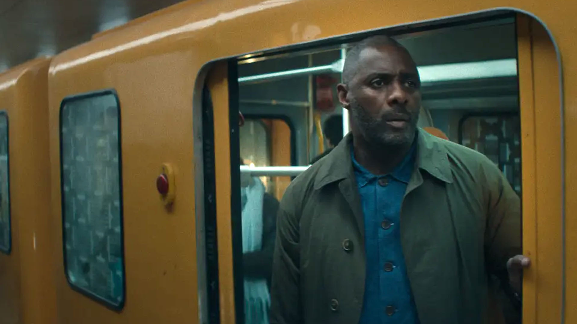 Idris Elba in Hijack season 2.