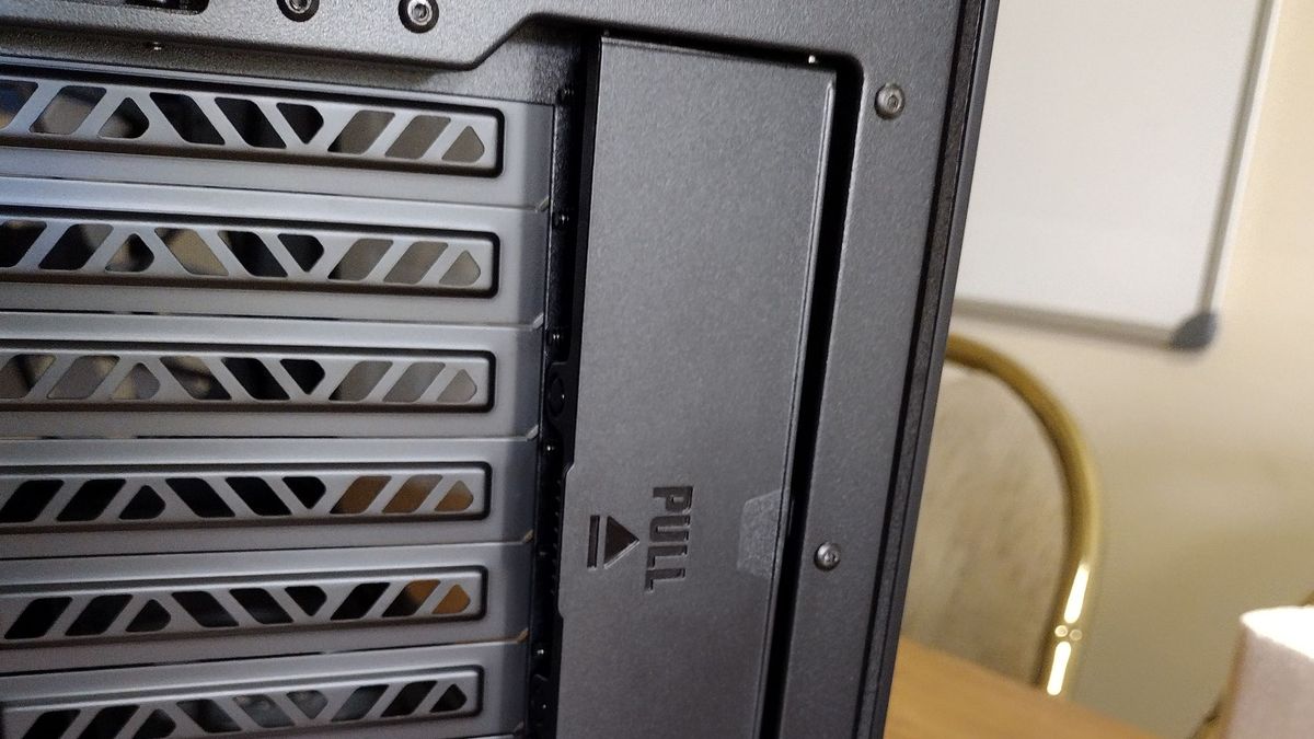 Hands-On: Cooler Master HAF 700 Berserker