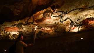 Paintings of animals in Lascaux cave