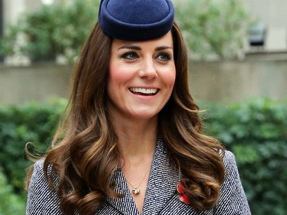 Kate Middleton related to Dakota and Elle Fanning