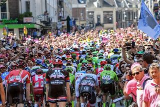 The huge crowd at the start of stage 3
