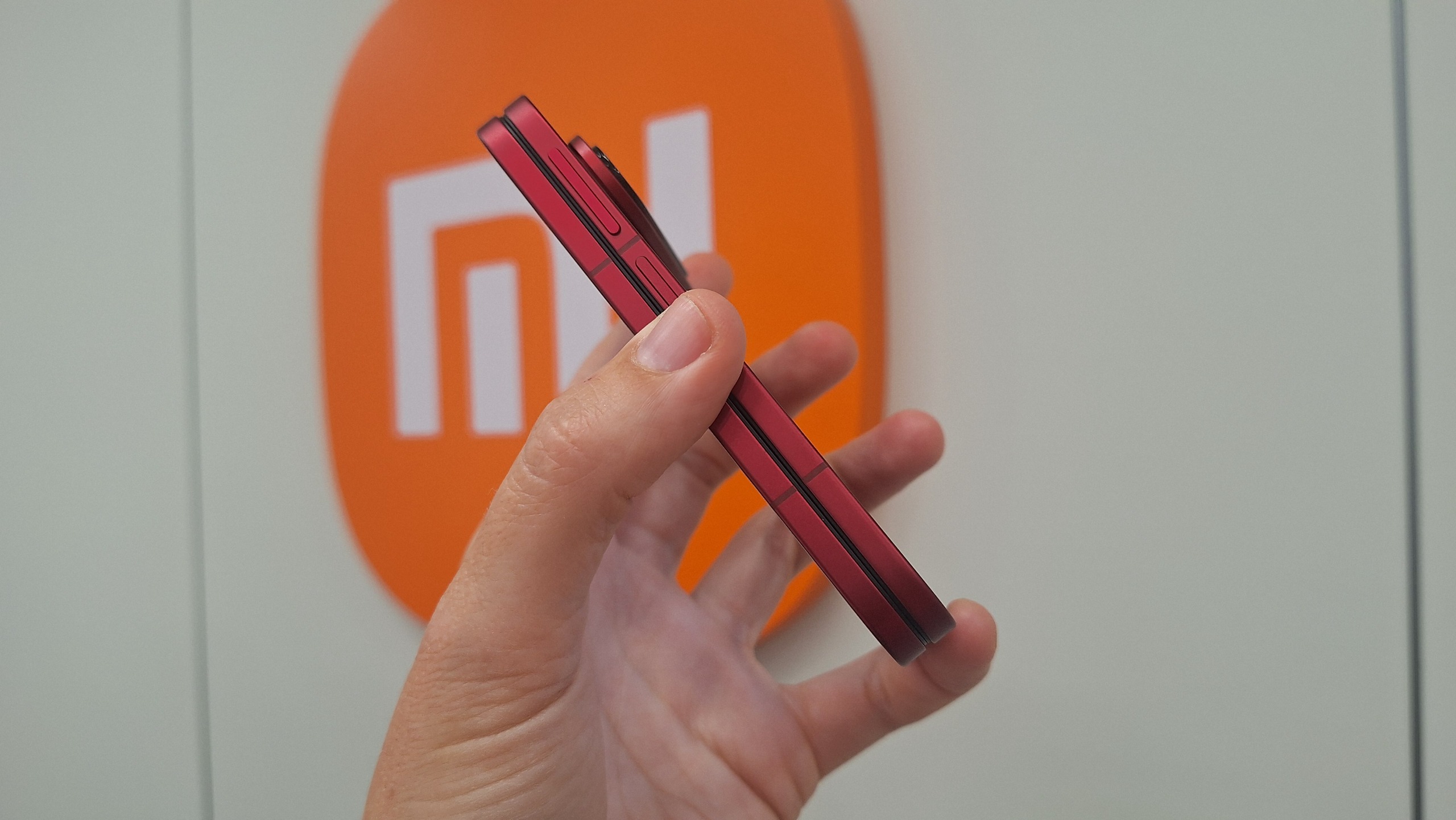 El Xiaomi 18 Fold en la mano