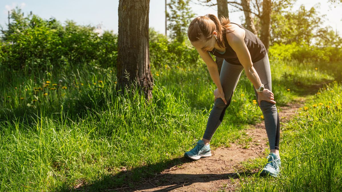 how to poop in the woods: runner struggling