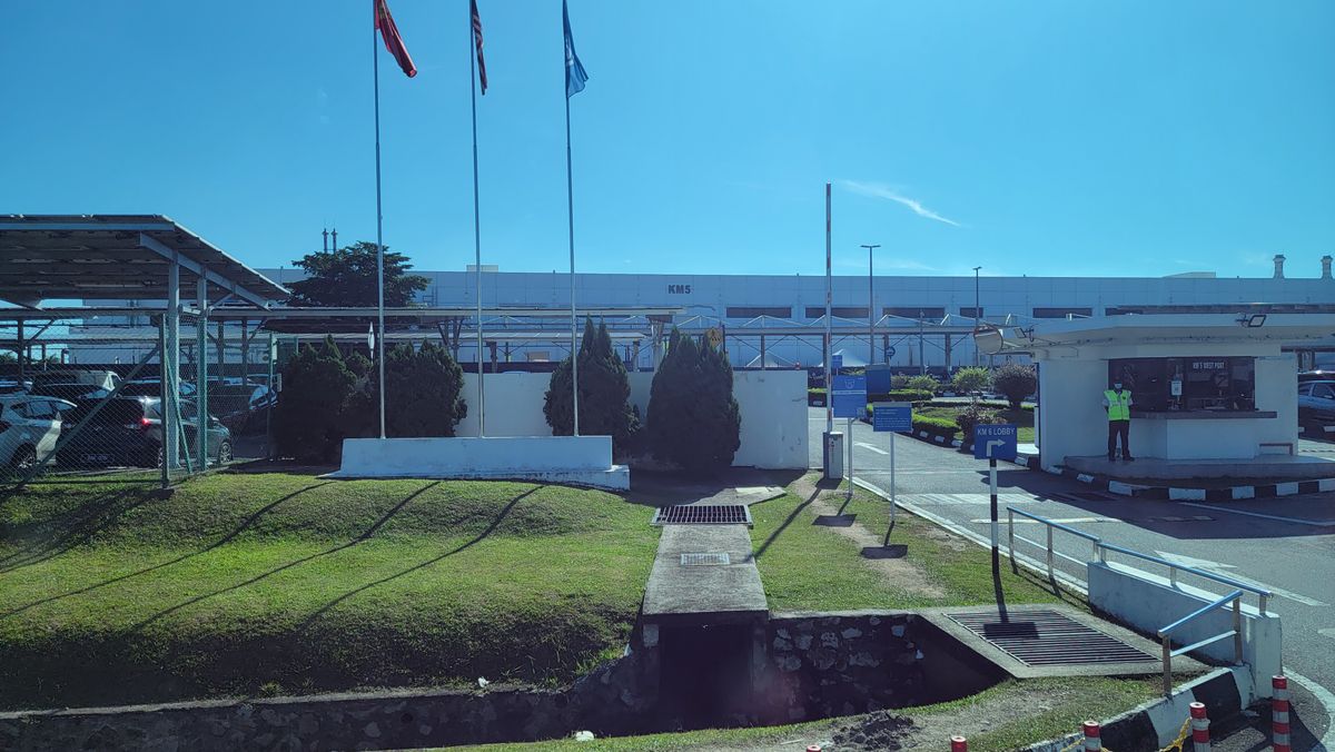 Inside Intel's CPU Packaging Factory: From Wafer to Chip | Tom's Hardware