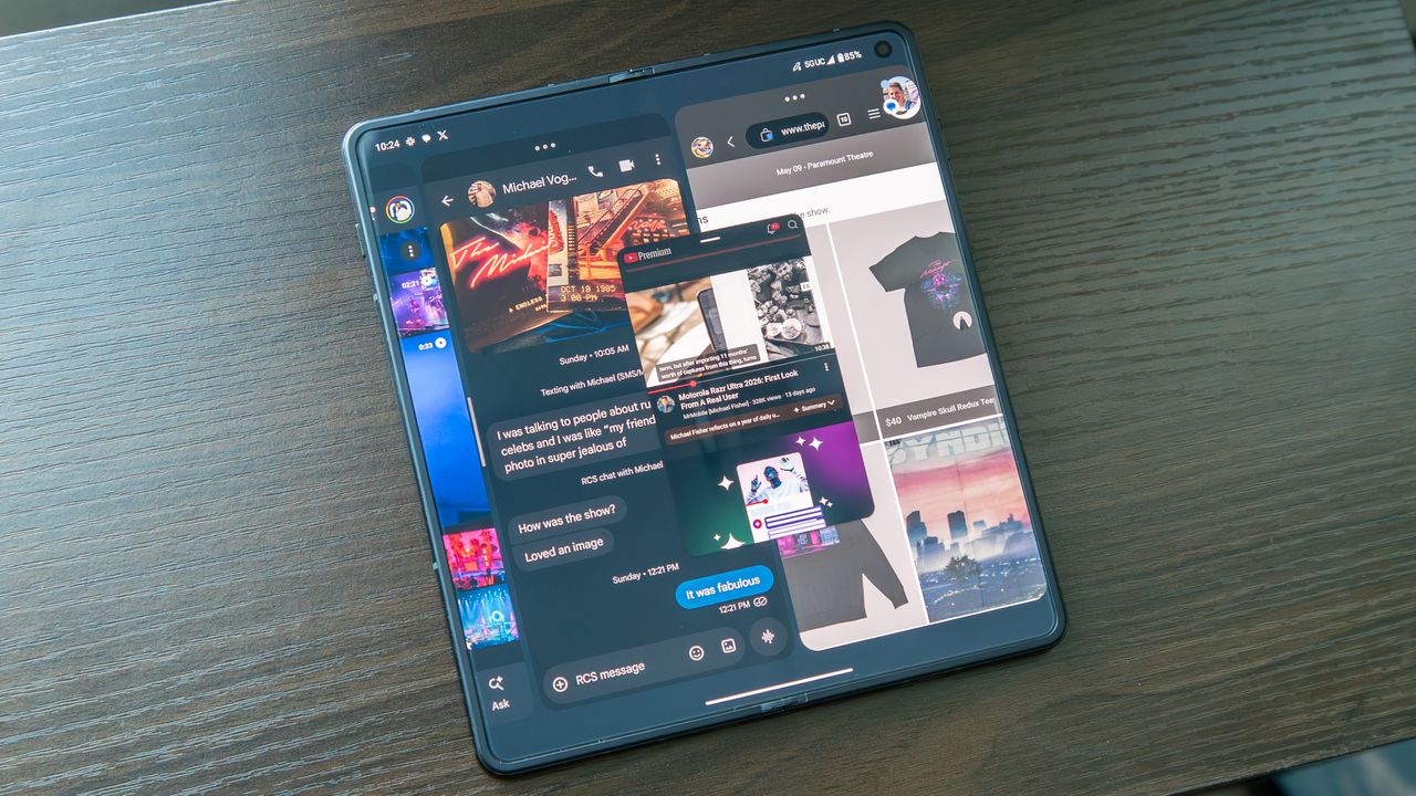 Multitasking on the Motorola Razr Fold