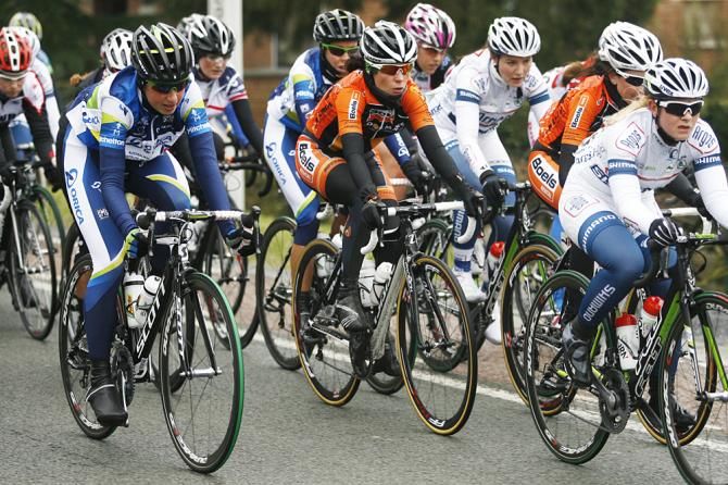 The women's peloton bundled up for Le Samyn des Dames