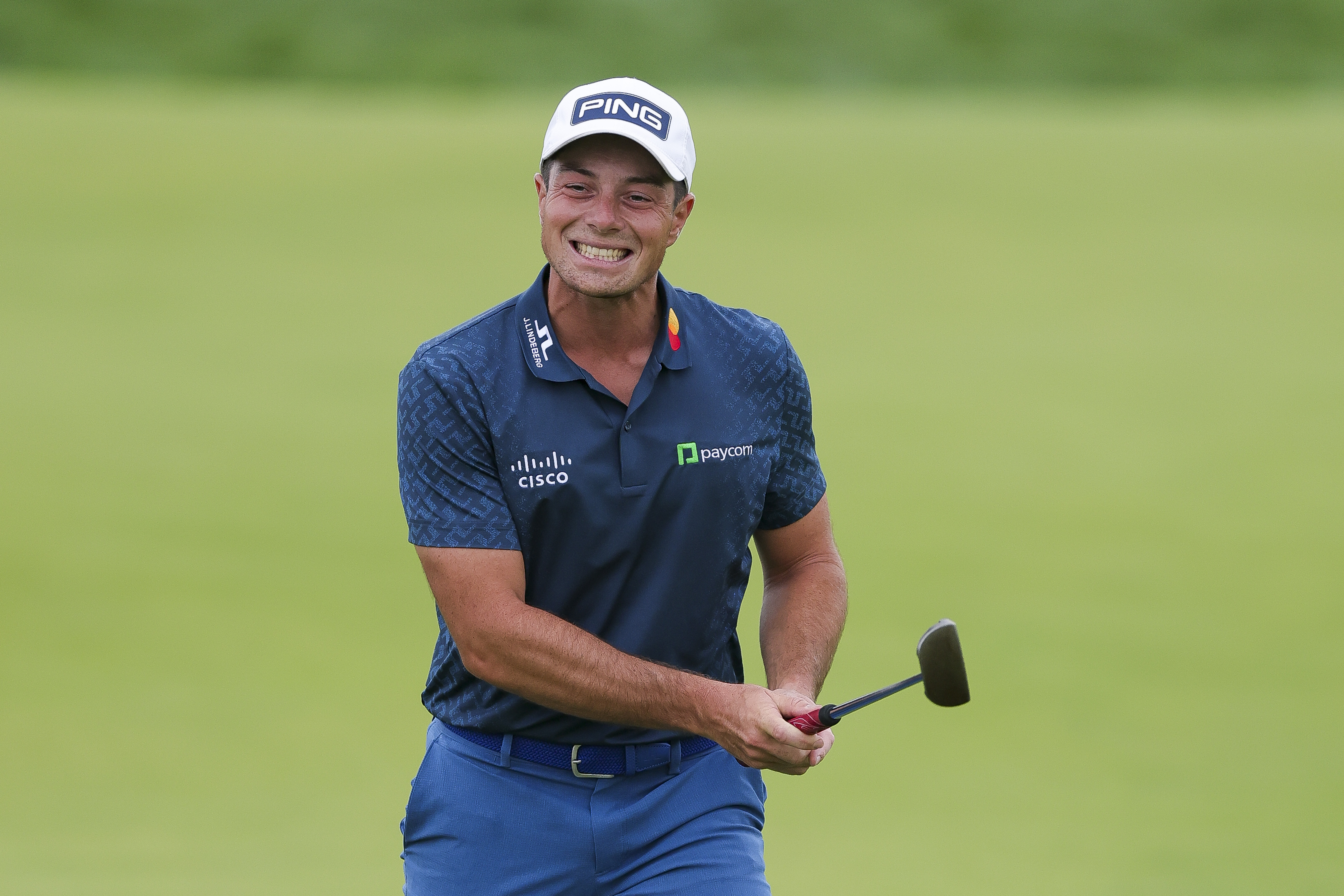 Viktor Hovland winces as he misses a putt