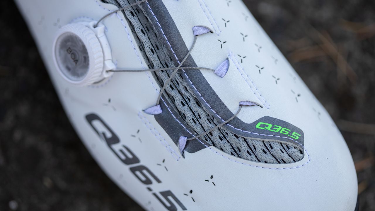 Q36.5 Unique Shoe split upper
