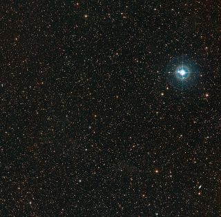 This image shows the sky around the faint orange dwarf star PDS 70 (in the middle of the image). The bright blue star to the right is χ Centauri.