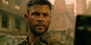 Extraction Chris Hemsworth bloodied and dirty