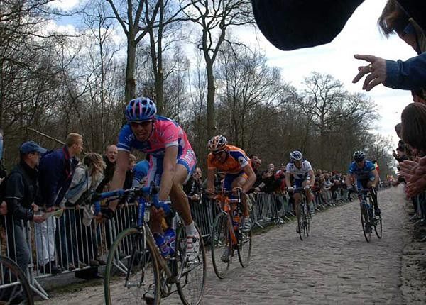 Alessandro Ballan (Lampre-Fondital) through Arenberg
