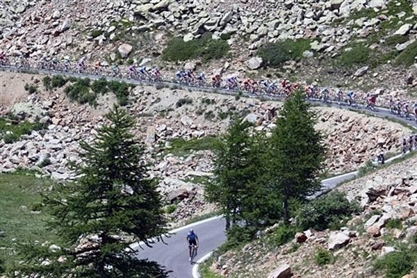 The pelton rides on stage 16.