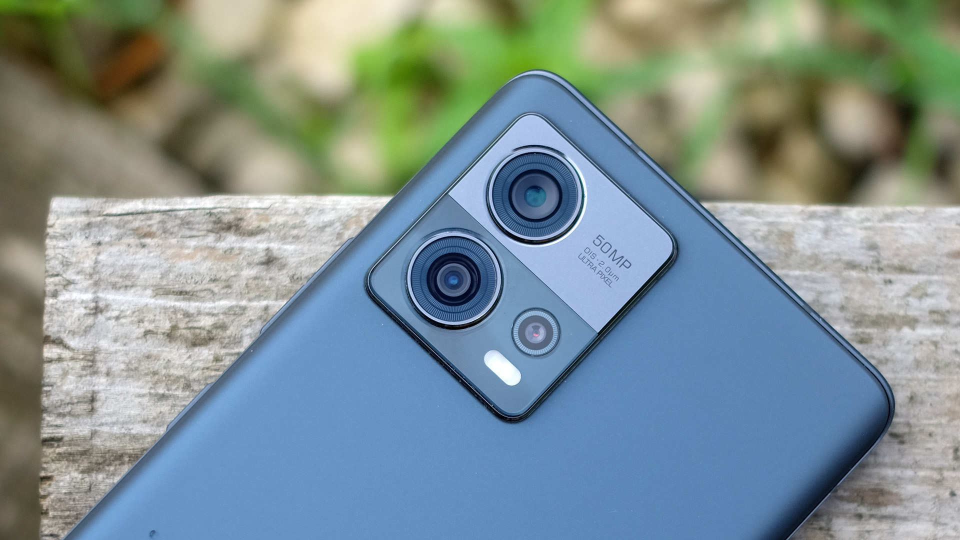 A Motorola Edge 30 Fusion's cameras