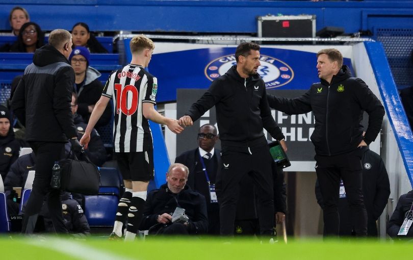 Anthony Gordon comes off injured in the League Cup quarter-final against Chelsea