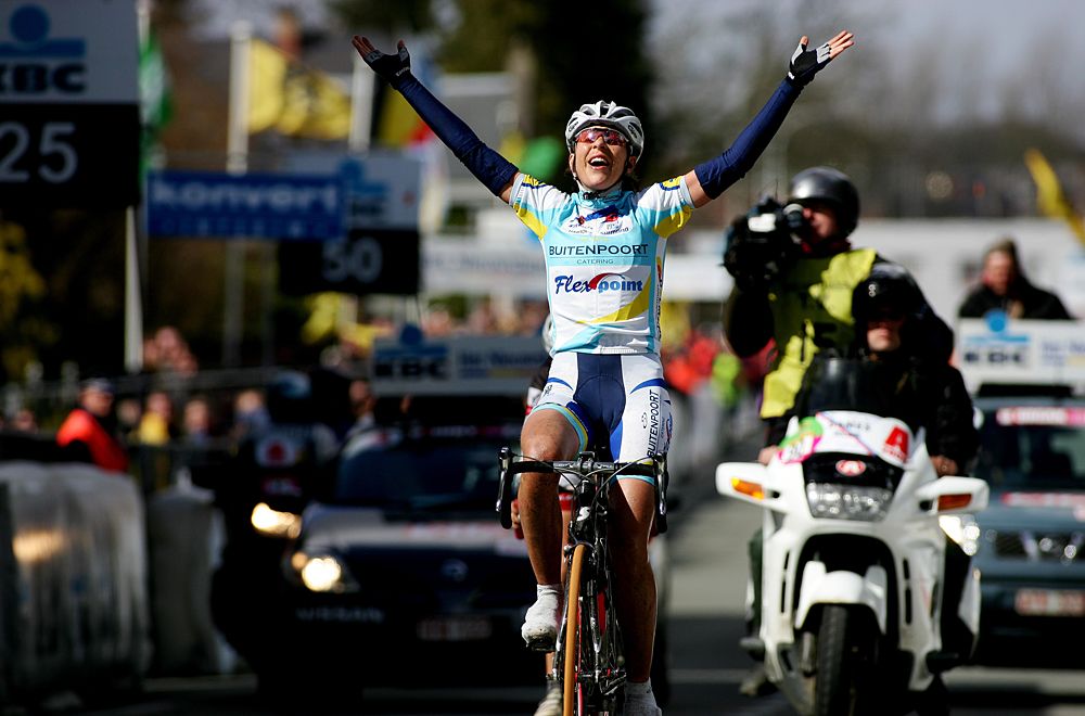 Melchers Miriam (Ned) celebrates winning the 2006 Tour of Flanders Women