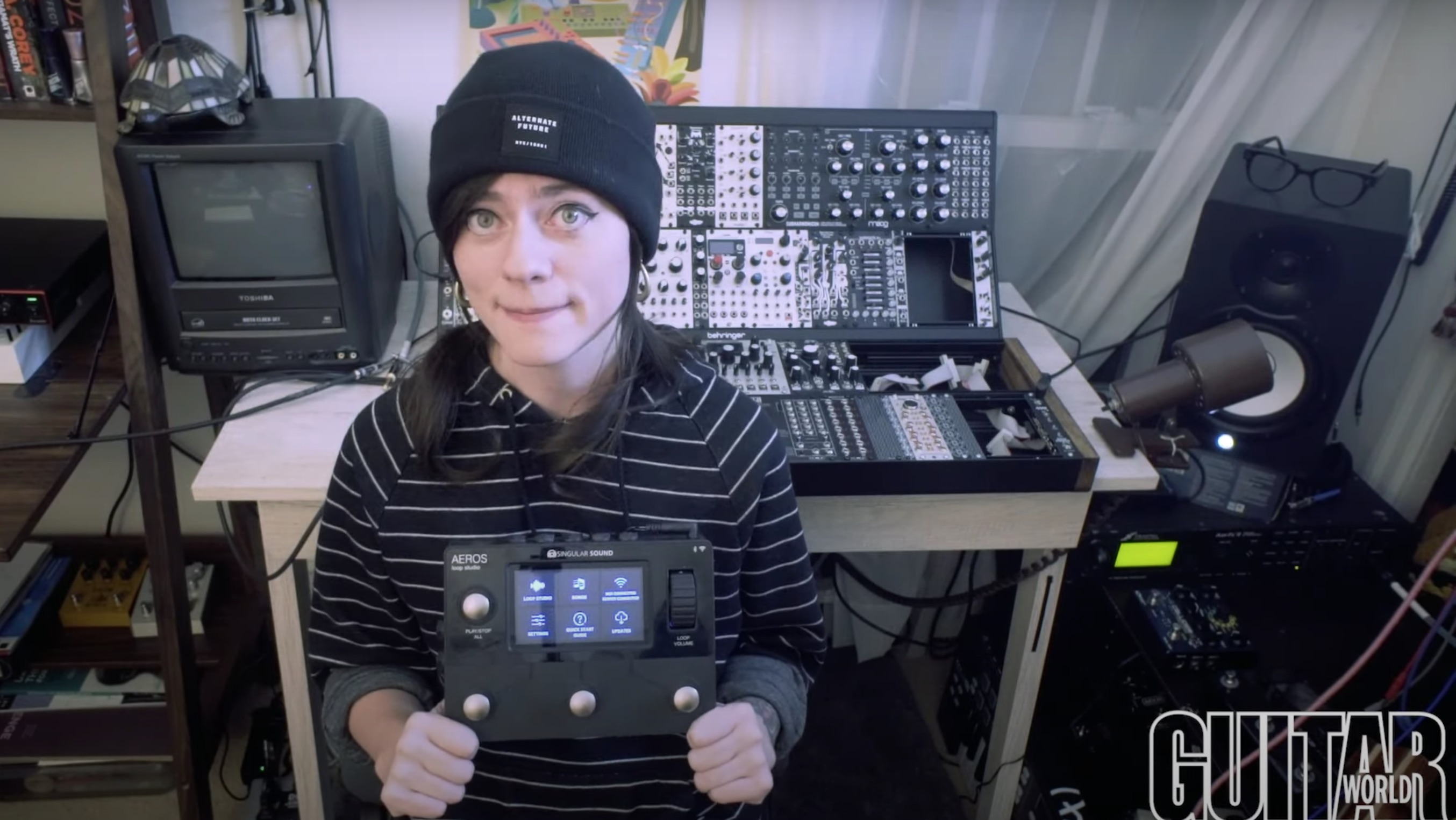 Sarah Longfield demos theAeros Loop Studio
