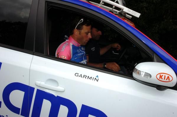 Alessandro Petacchi (Lampre-Farenese Vini) contemplates his abandon in the team car