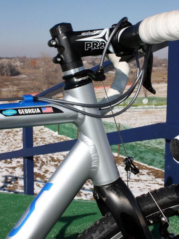 Georgia Gould's (Luna) Orbea Lobular Cross uses a straight 1 1/8" head tube and a separate front brake housing stop instead of FSA's 'cross-specific integrated setup.