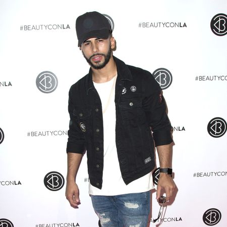 Cap, Sleeve, Denim, Style, T-shirt, Fashion, Cool, Pocket, Black hair, Carpet, 