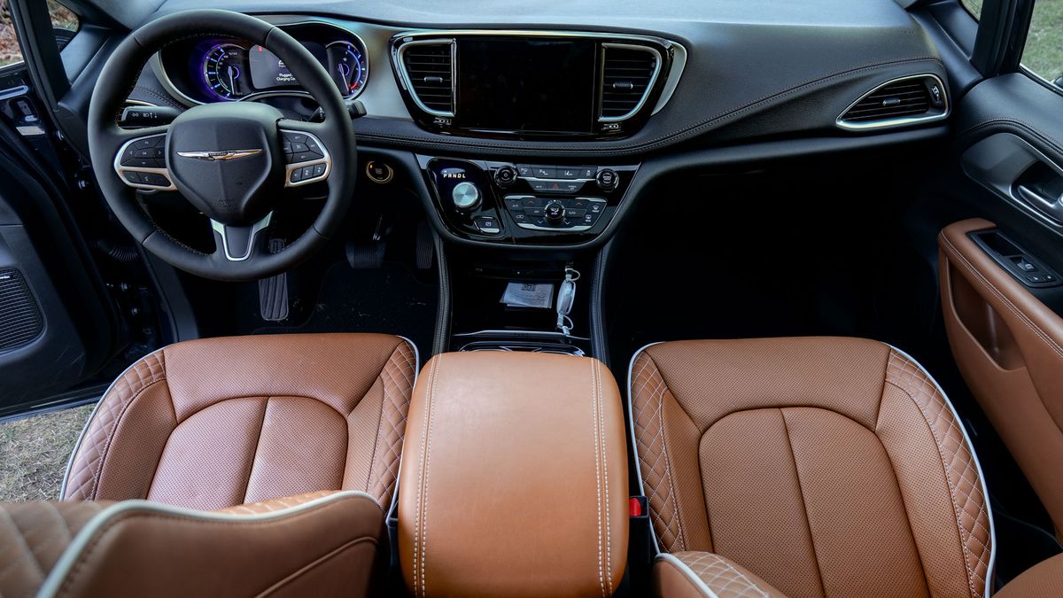2024 Chrysler Pacifica Hybrid Pinnacle review.