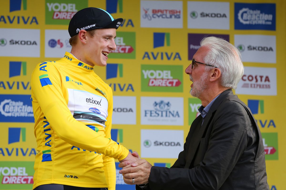 Petr Vakoc (Etixx-Quick Step) shakes Brian Cookson's hand