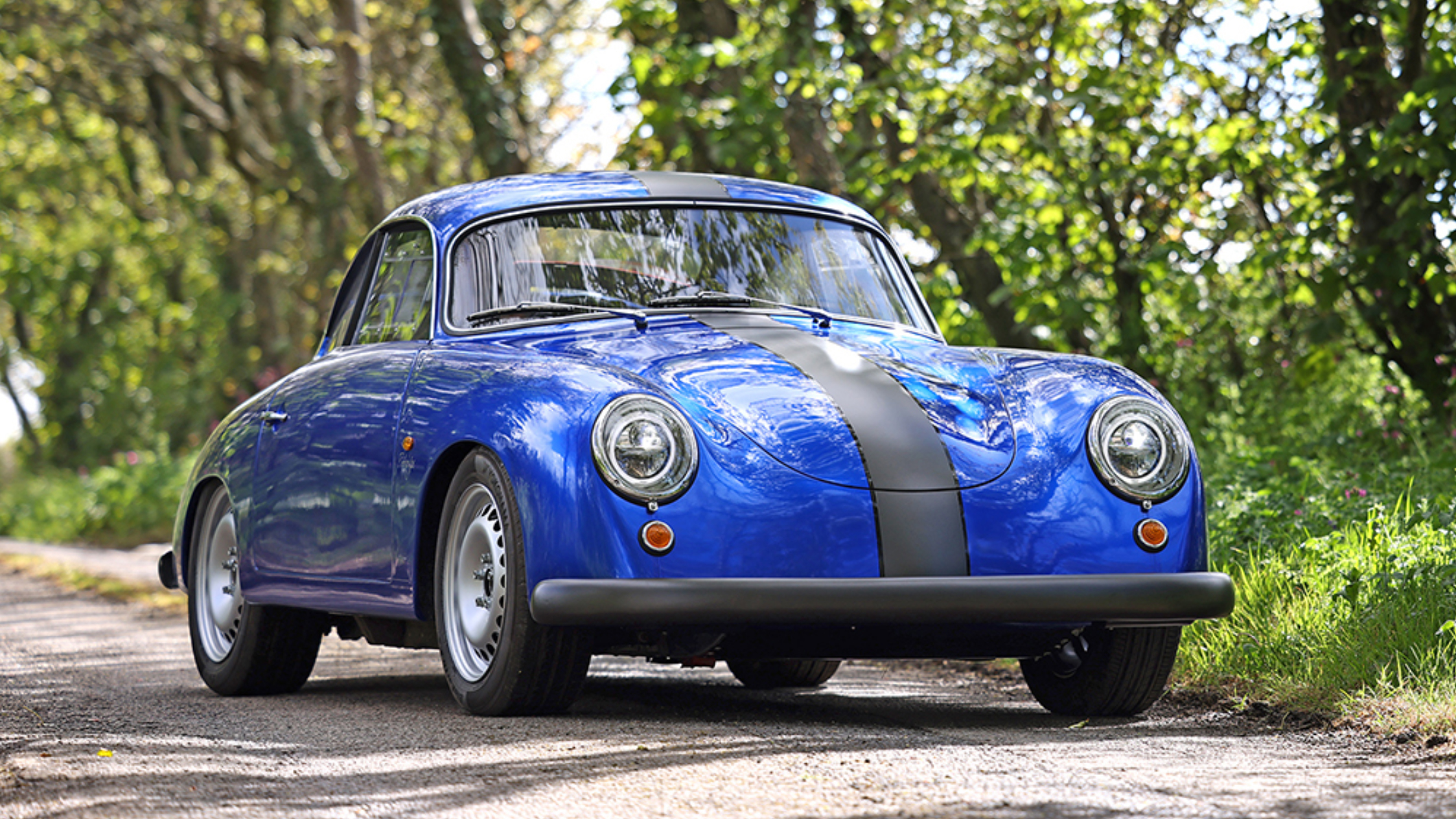 Watt Electric WEVC 超軽量電気クーペが道路に登場