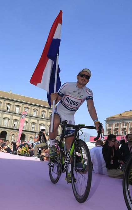 John Degenkolb carries the Argos-Shimano Dutch flag
