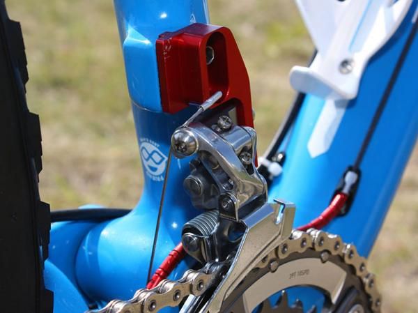 Another T25 titanium Torx bolt is found on the front derailleur cable anchor.