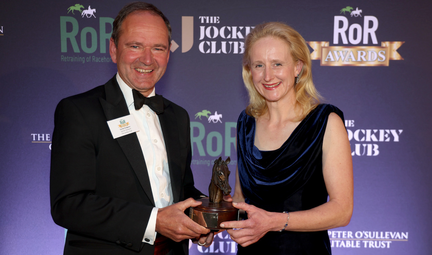 Sandy Dudgeon from The Jockey Club presenting The Jockey Club RoR Trophy to Jo Hales
