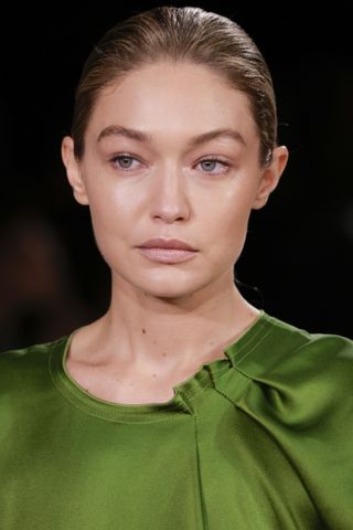 eyebrows - gigi hadid