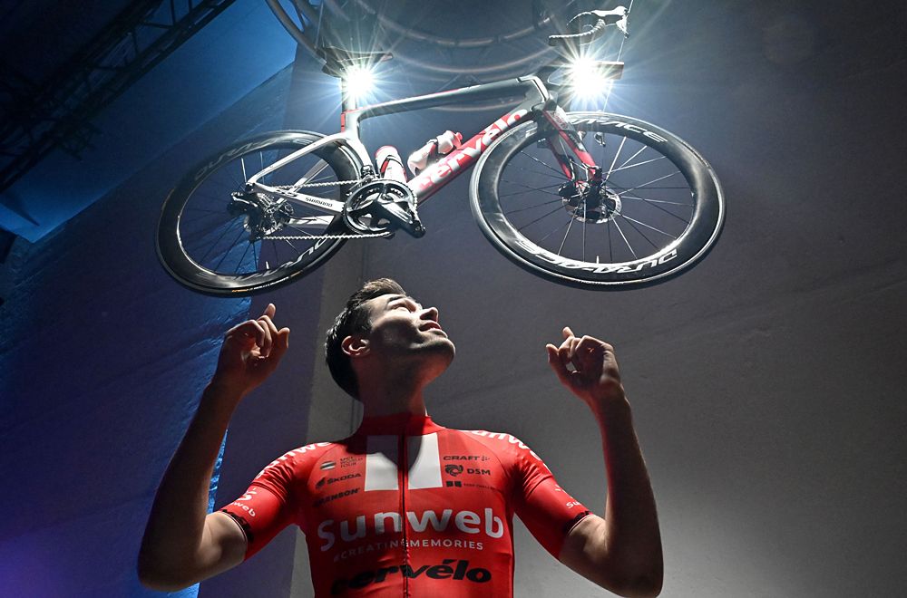Tom Dumoulin points his team-issued bike at the Sunweb presentation in Berlin