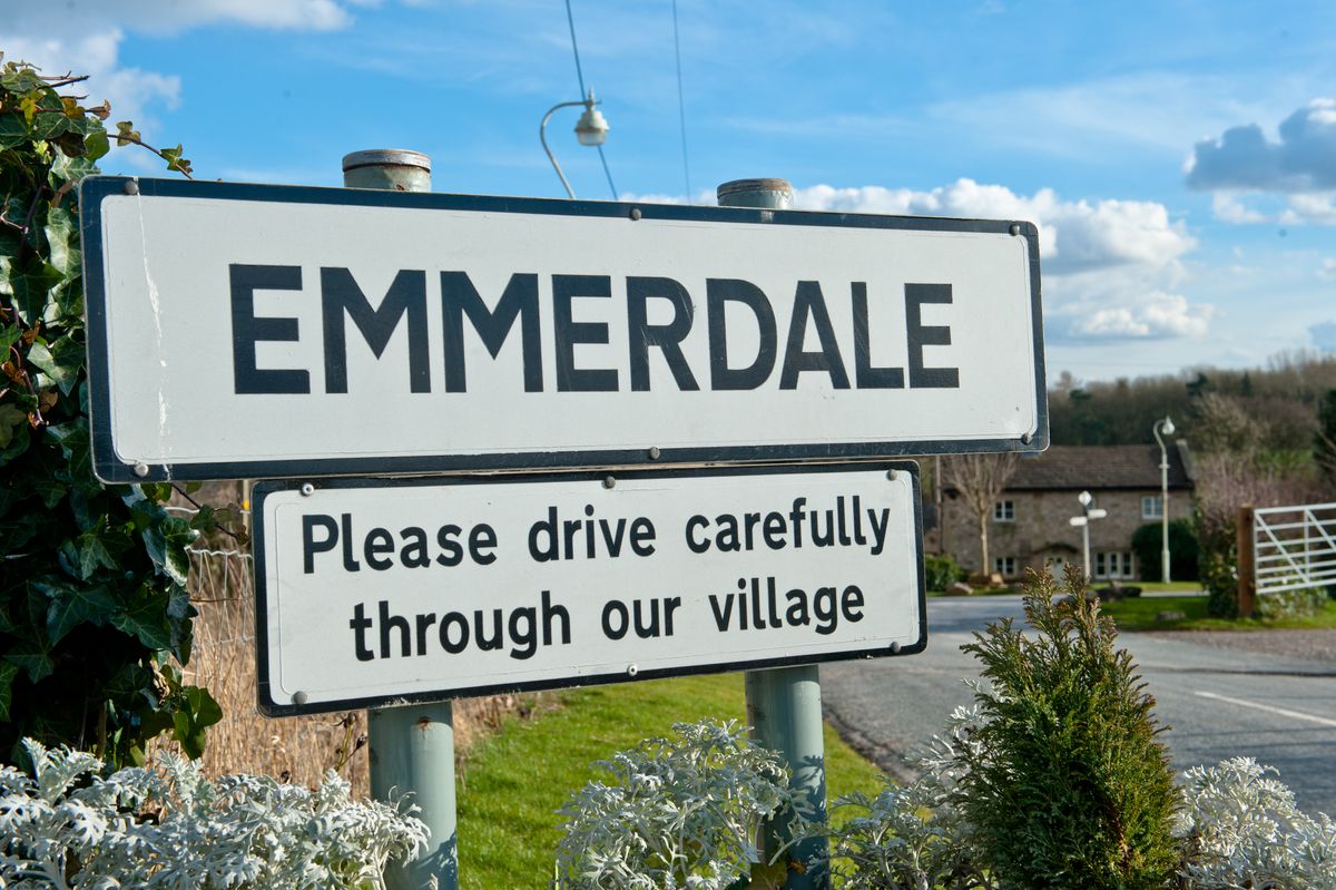 Magazine - Emmerdale