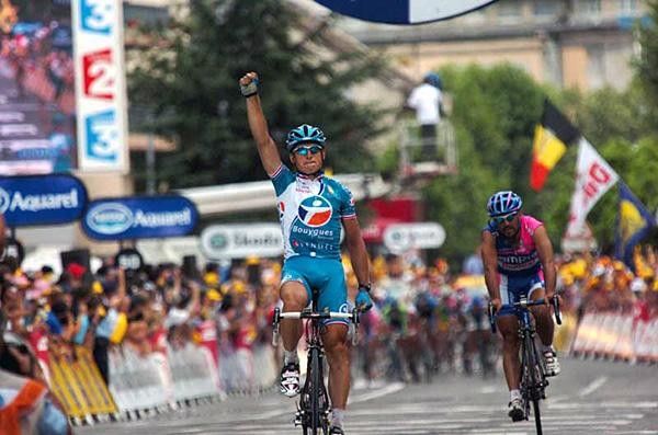 Pierrick Fedrigo (Bouygues) salutes in Gap