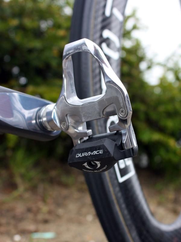Wiggins puts the power down through a pair of Shimano Dura-Ace SPD-SL pedals.