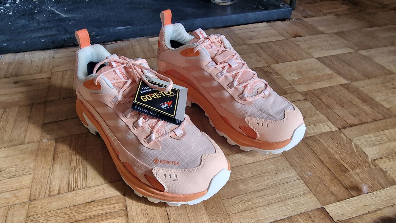 Millie's Merrell Moab Speed ​​2 GORE-TEX boty čelem k fotoaparátu se stále připevněným štítkem, nenošené a světlé barvy