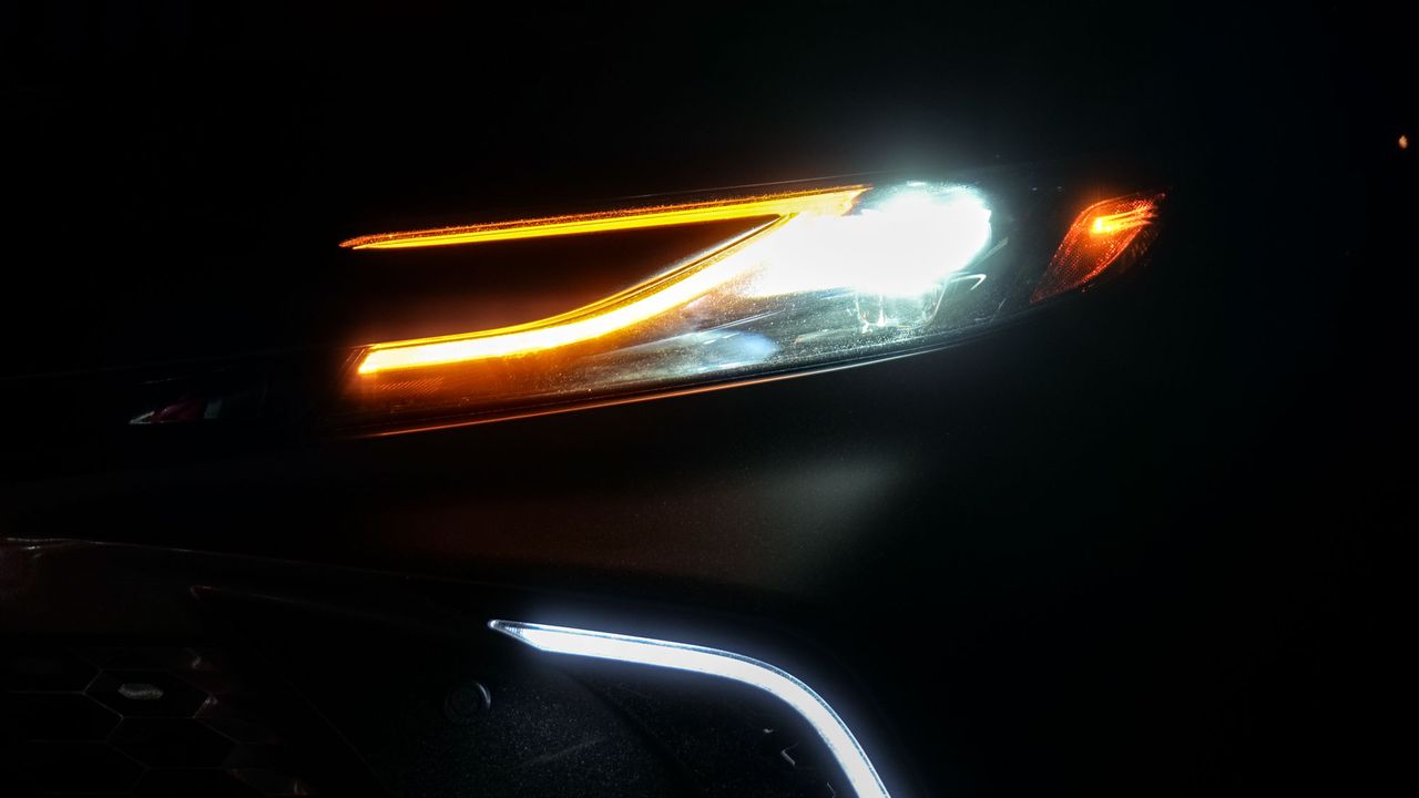 2025 Toyota Camry Hybrid XSE test drive review.