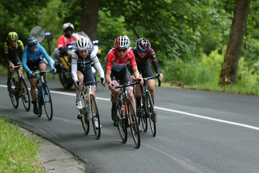 The chase group on the final day at Emakumeen Bira