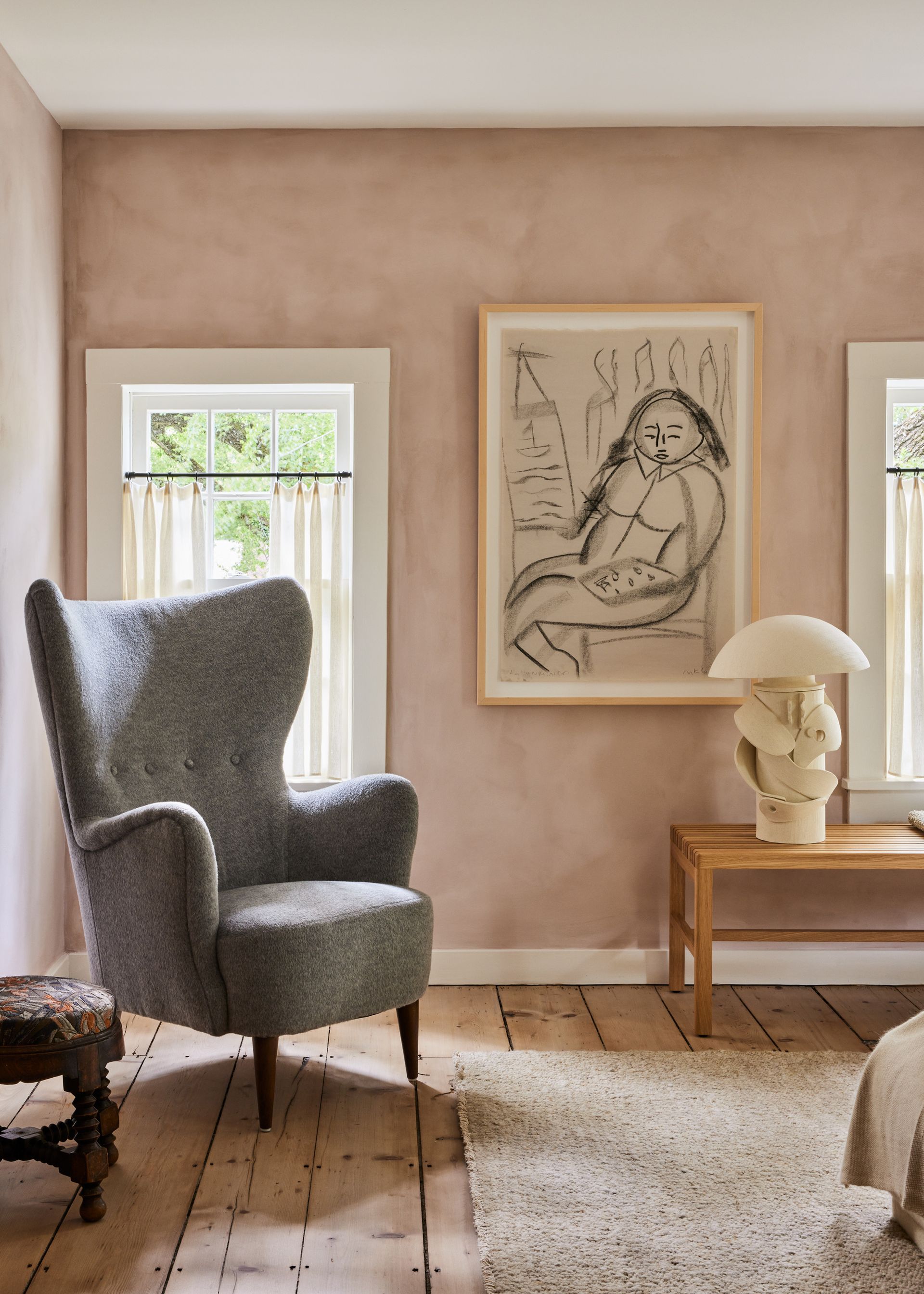 Ένα κομμάτι statement art στους τοίχους του σαλονιού