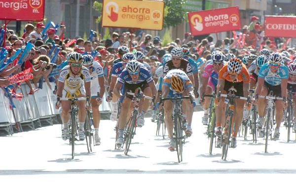 Tyler Farrar (Garmin - Transitions) throws his bike at the line to win stage five.