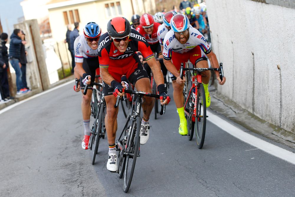 Philippe Gilbert (BMC) goes on the attack on the Poggio