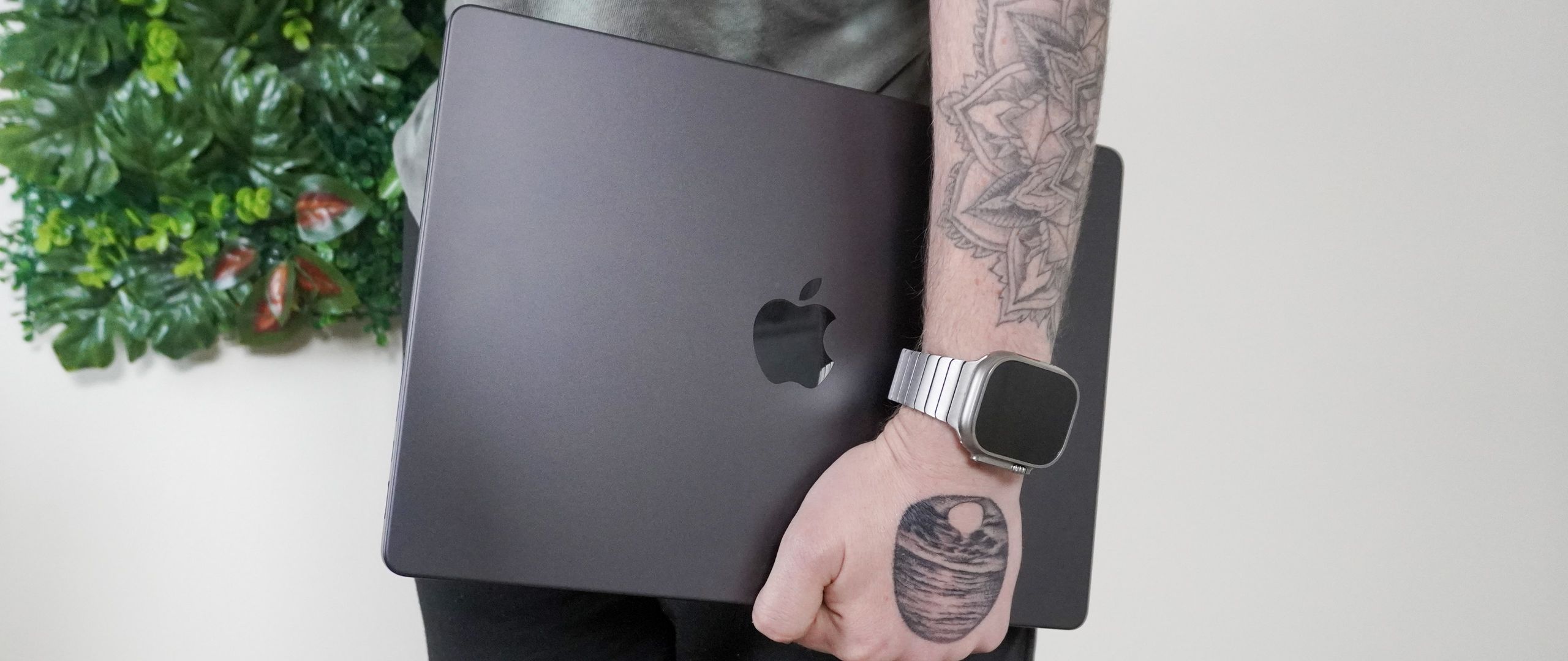 【極美品】Apple MacBook Pro M3 14インチ スペースグレー 14インチMacBook Pro [整備済製品] 8コアCPUと10コアGPUを搭載した